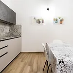 Apartamento Nicolaus 204 - Brown & Grey By Wonderful Italy Bari
